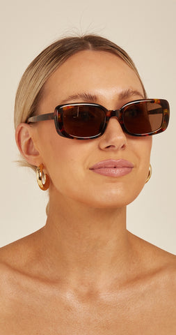 Sunglasses: Lucie Matt