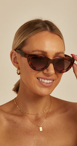Sunglasses: Lucie Matt