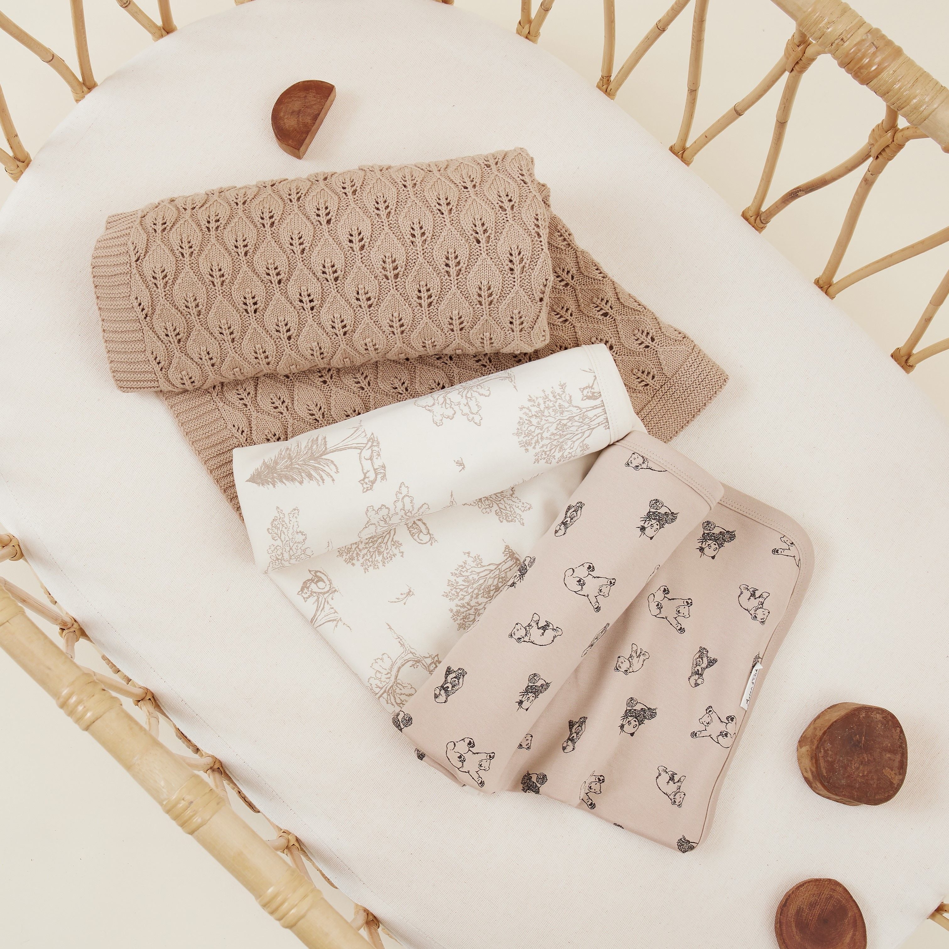 Bedding, Swaddles & Blankets