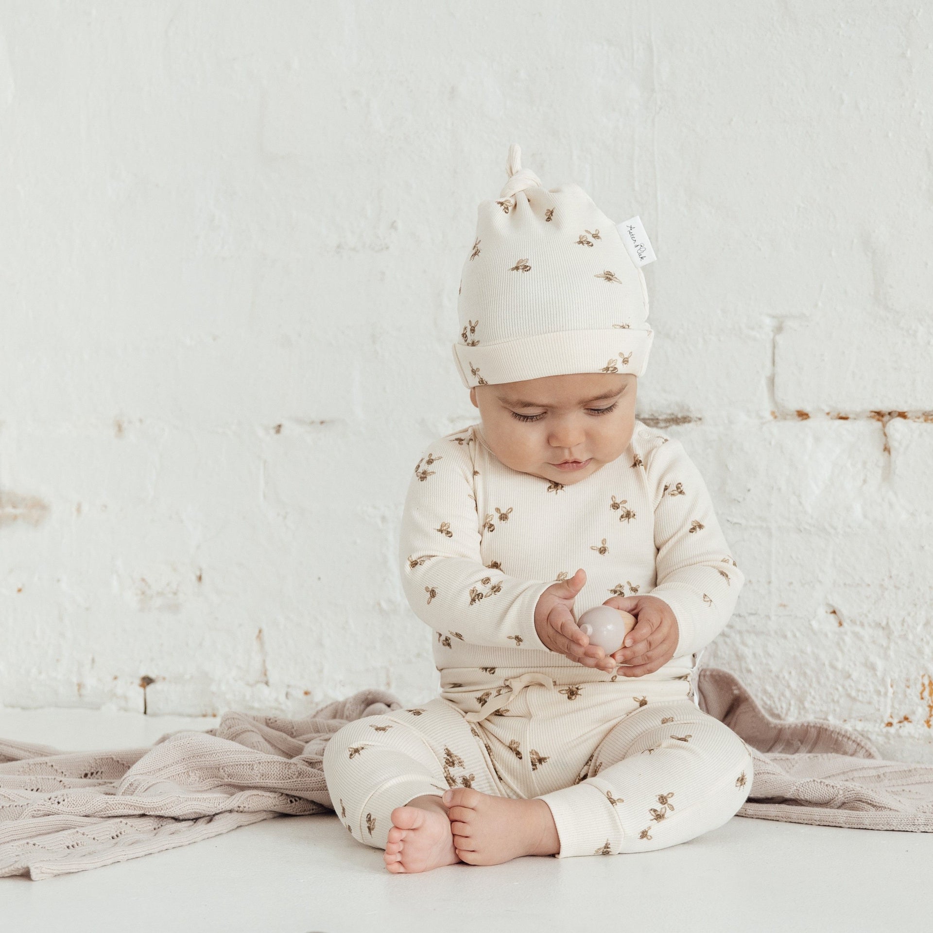 Bee Luxe Rib Knot Hat